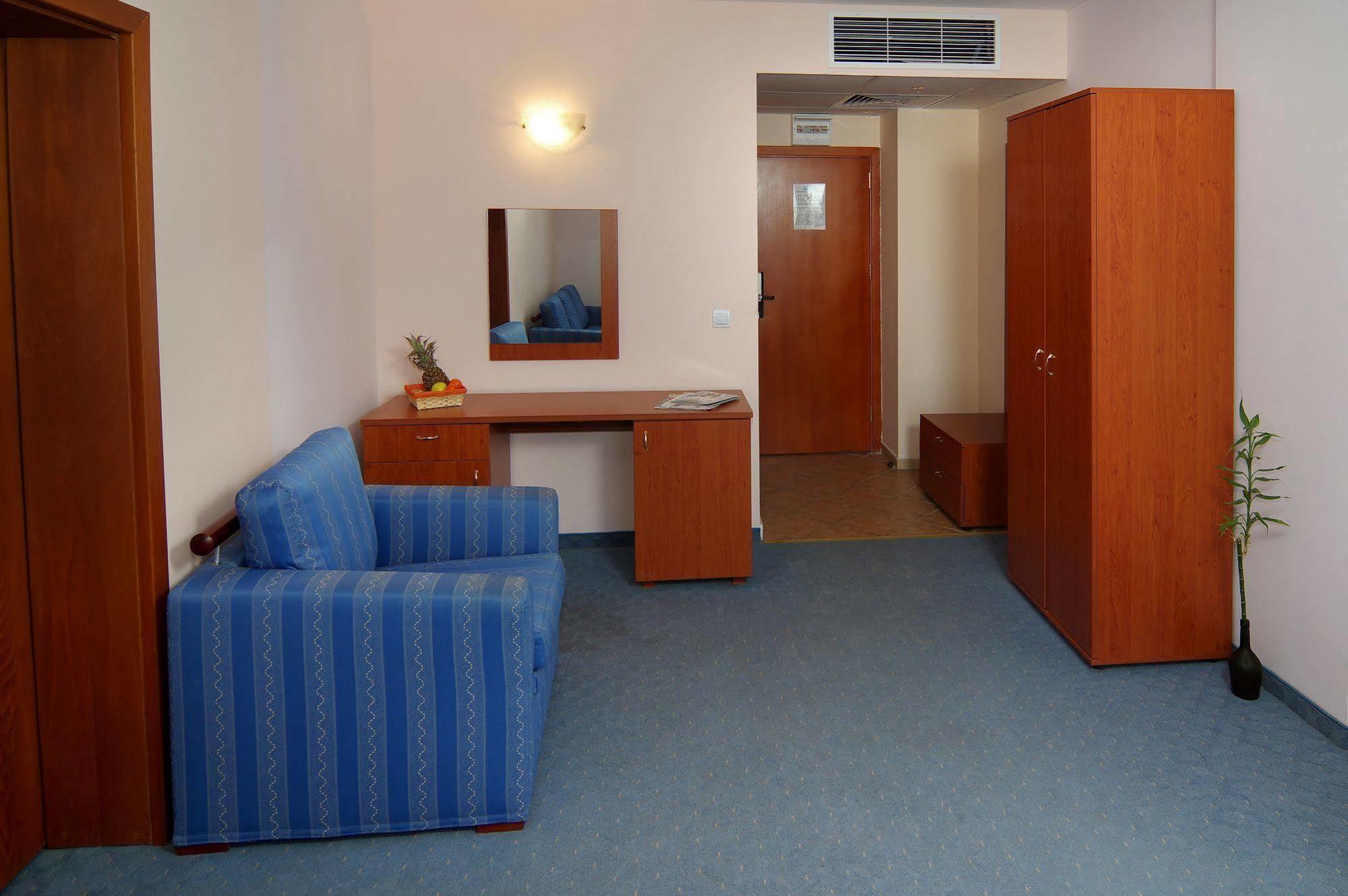 Royal Beach 3*